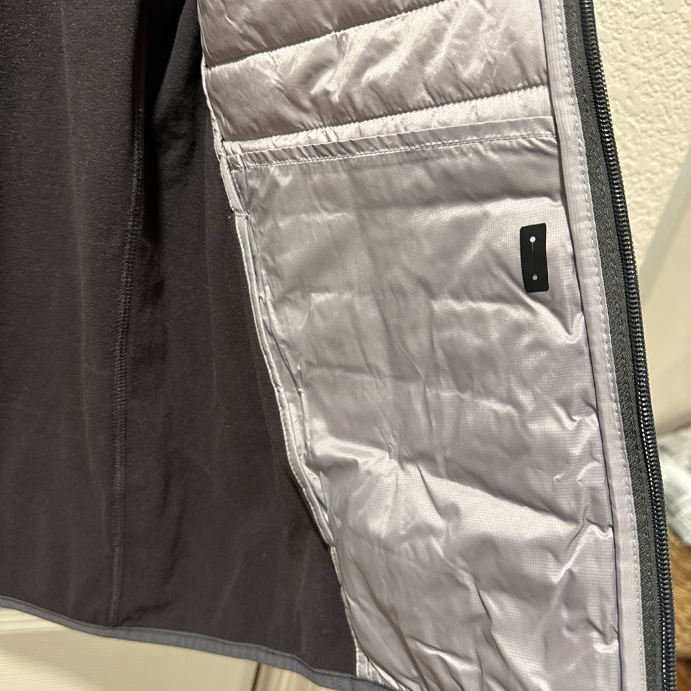 Eddie Bauer Vest - NWOT - Activewear - Size M - Grey - Picture 5 of 6